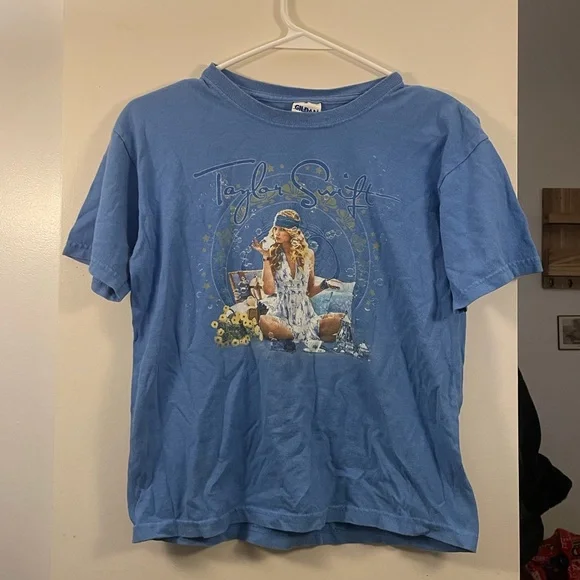 Taylor Swift 2009-2010 Fearless Tour T-Shirt - Picture 1 of 3